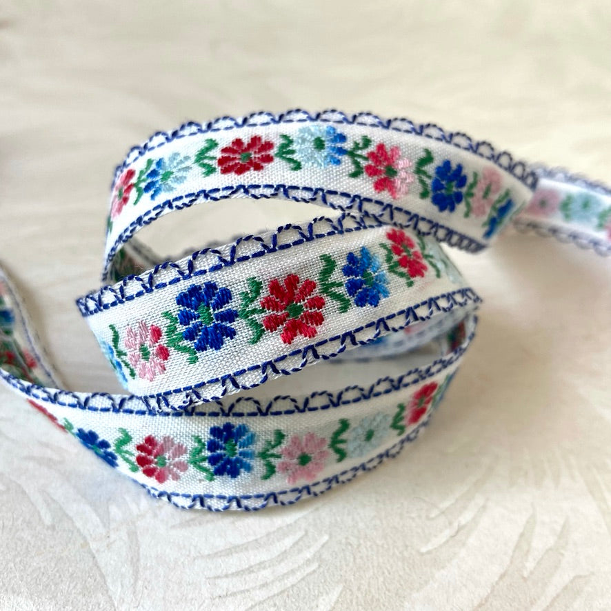 Floral Daisy Jacquard - Multiple Colorways
