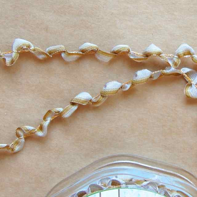 Ombre_Scallop_Trim_Ribbon_Antique_Gold