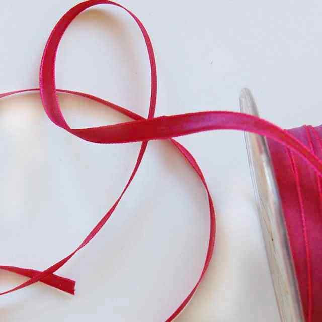 Fuchsia_Lavender_Edged_Taffeta_1/4"