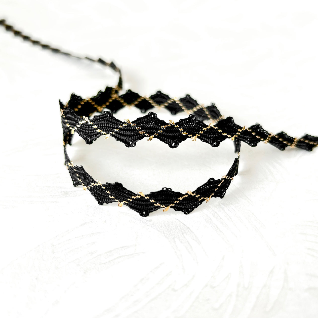 Black_Gold_Zig_Zag_Trim