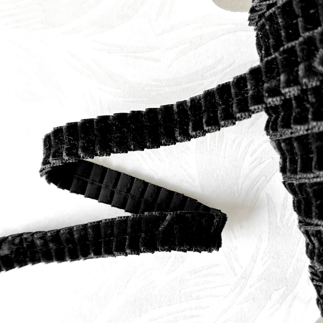 Black_Pleated_Velvet_Trim
