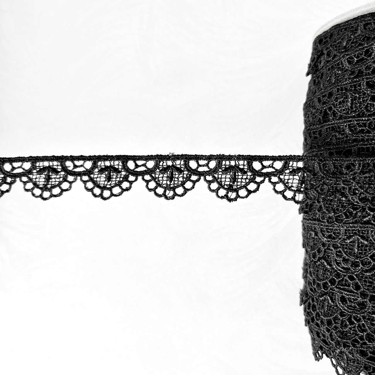 Black_Scalloped_Venice_Lace