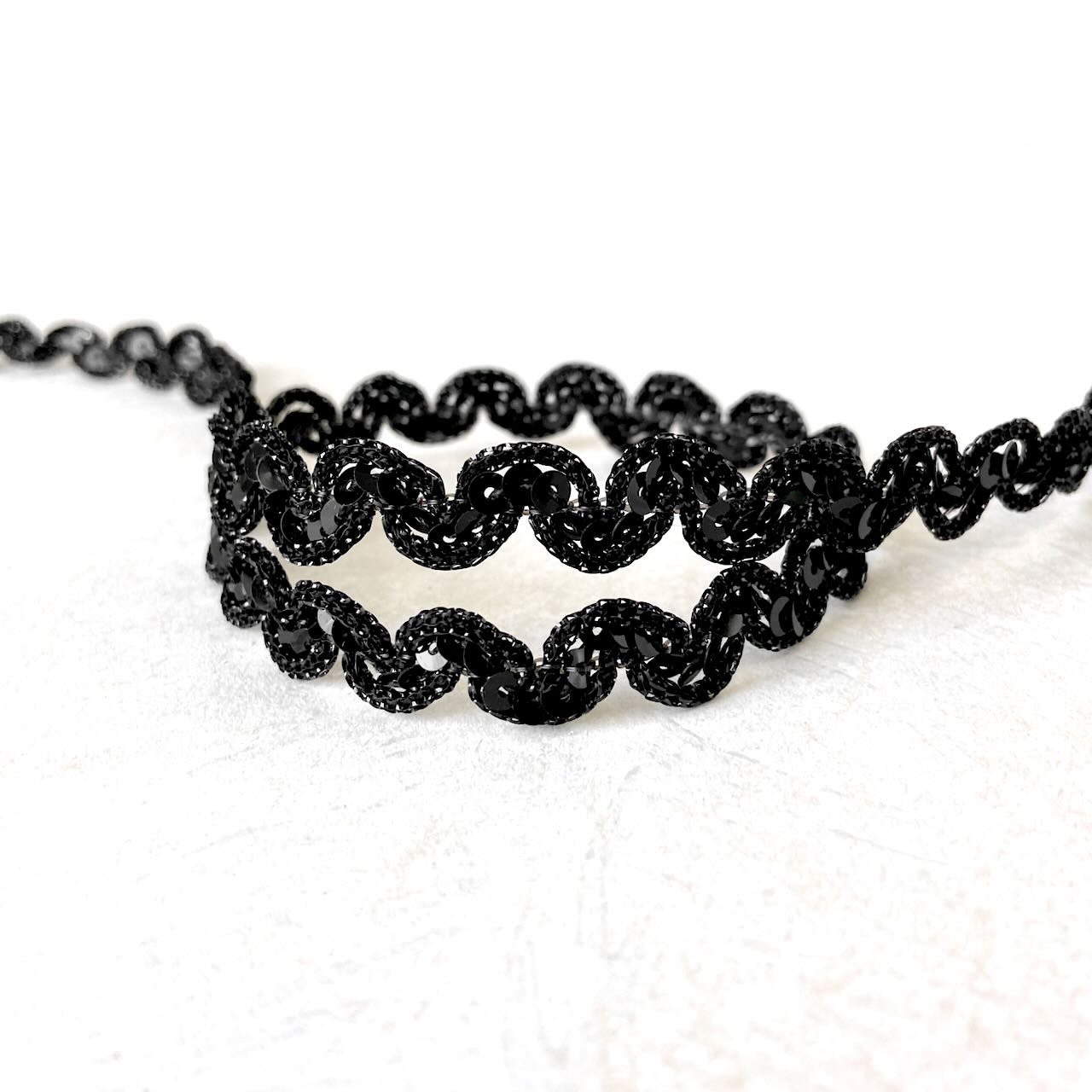Black_Wavy_Sequin_Trim