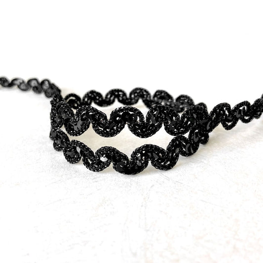Black_Wavy_Sequin_Trim