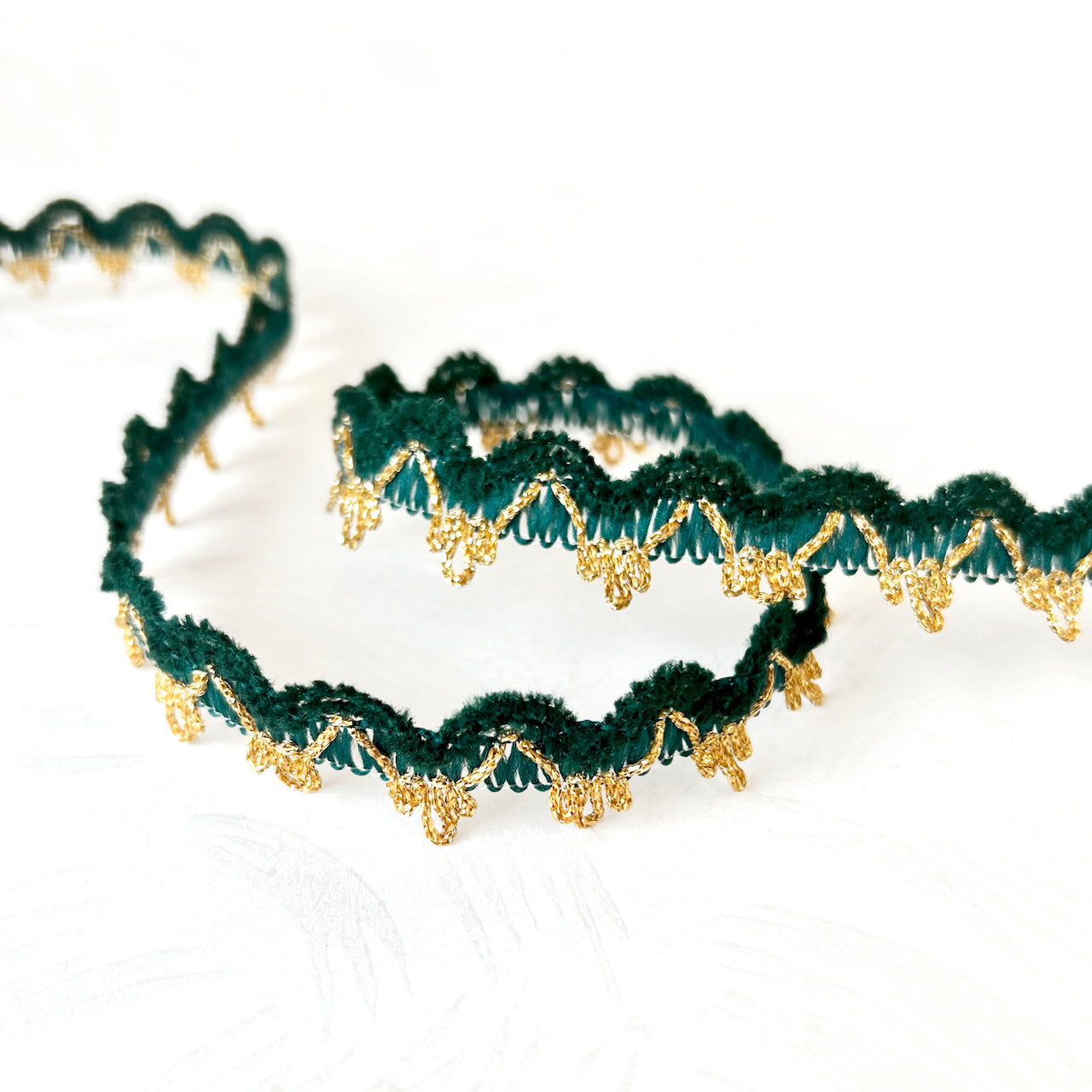 Chenille_Metallic_Scalloped_Braid
