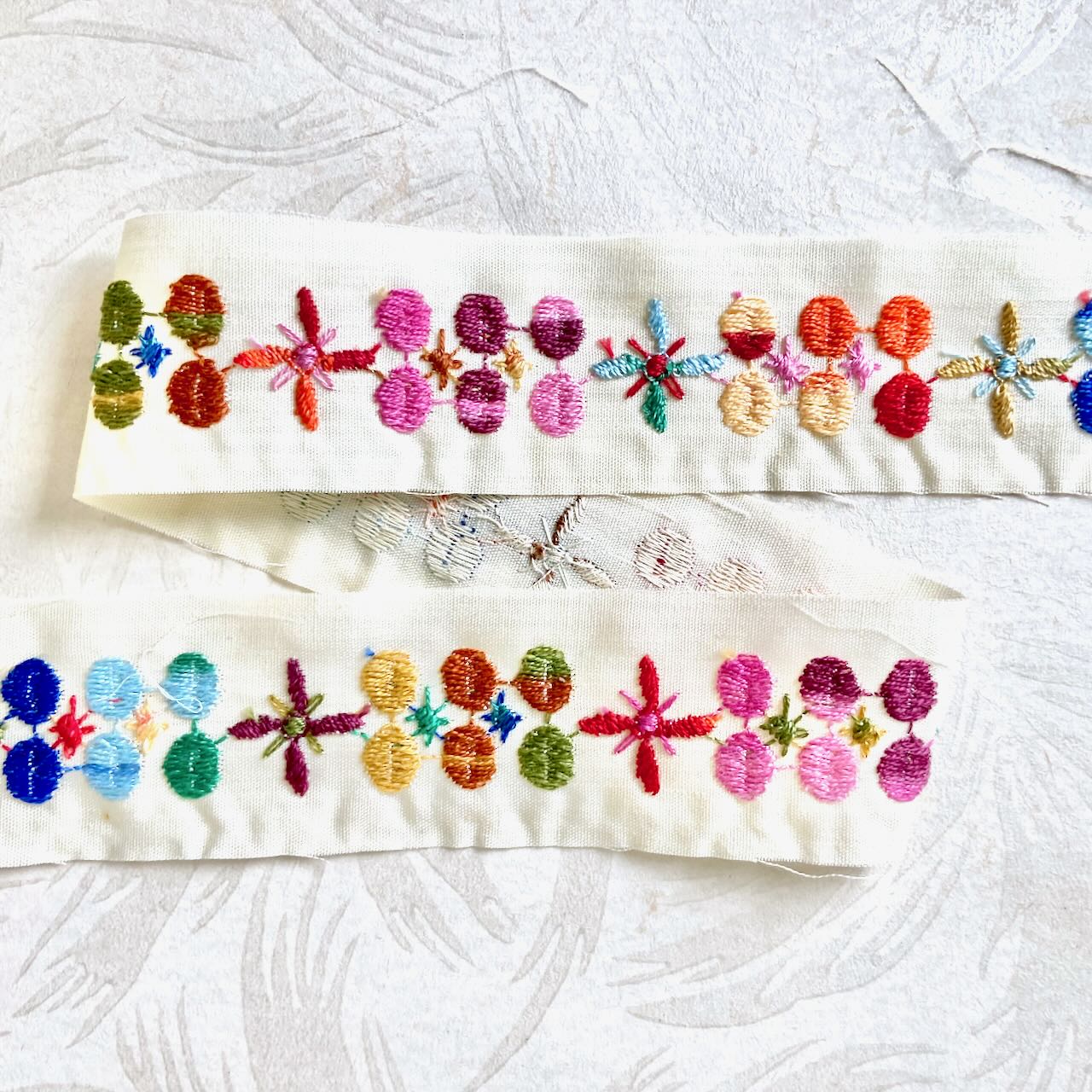 Circle_Embroidery_Entredeux_Ribbon