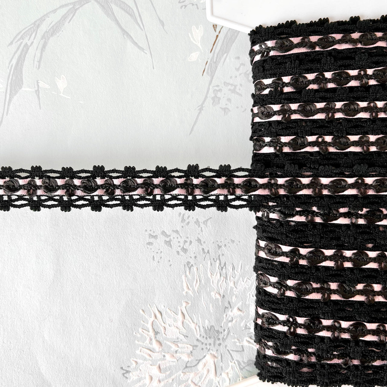 Cluny_Lace_With_Rococo_Insert