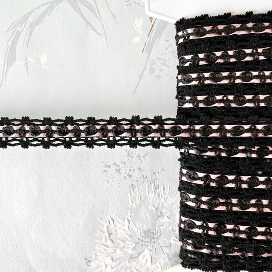 Cluny_Lace_With_Rococo_Insert