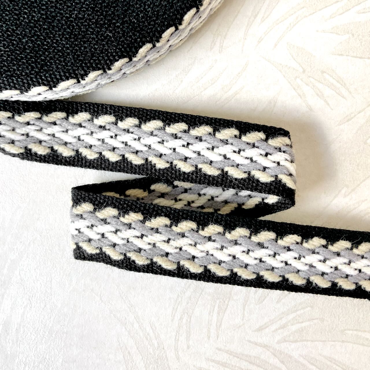 Crisscross_Jacquard_Ribbon