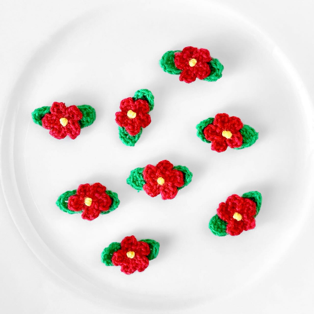 Crochet_Flower_With_Leaves