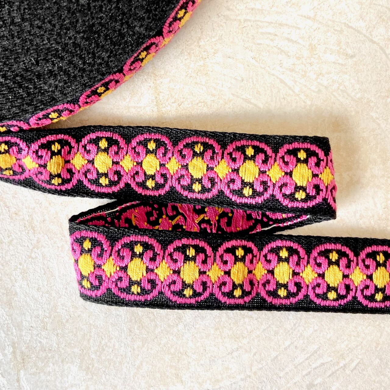 Curlicue_Jacquard_Ribbon