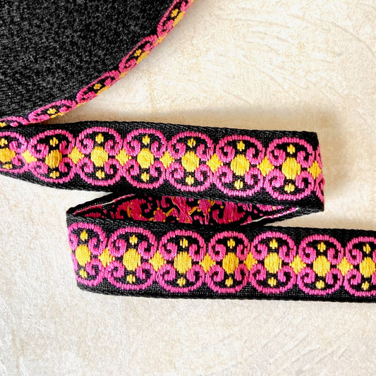 Curlicue_Jacquard_Ribbon