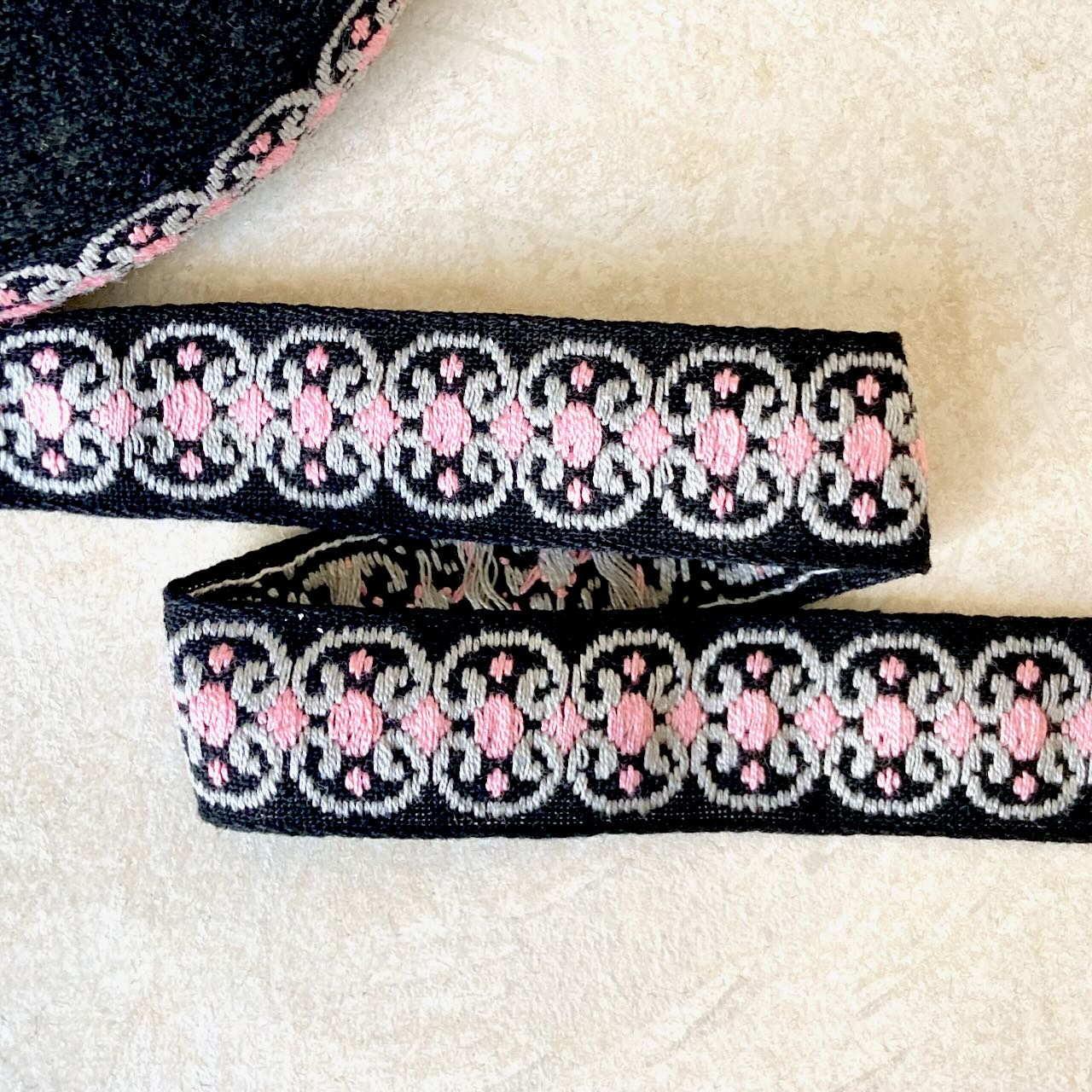 Curlicue_Jacquard_Ribbon