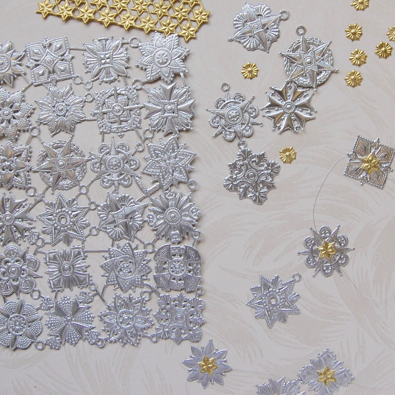 Dresden paper garland kit