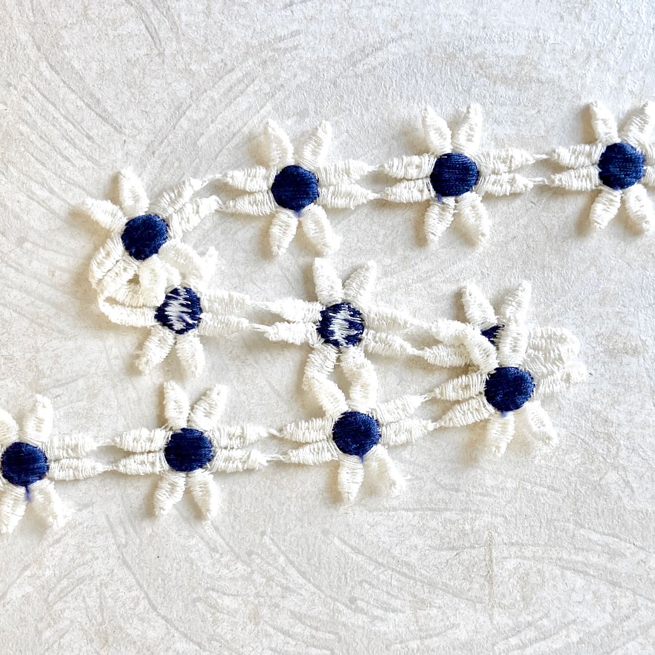 Daisy_Chain_Venice_Lace