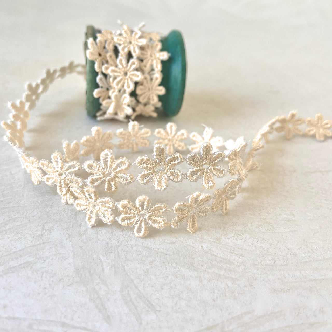 Daisy_Chain_Venice_Lace