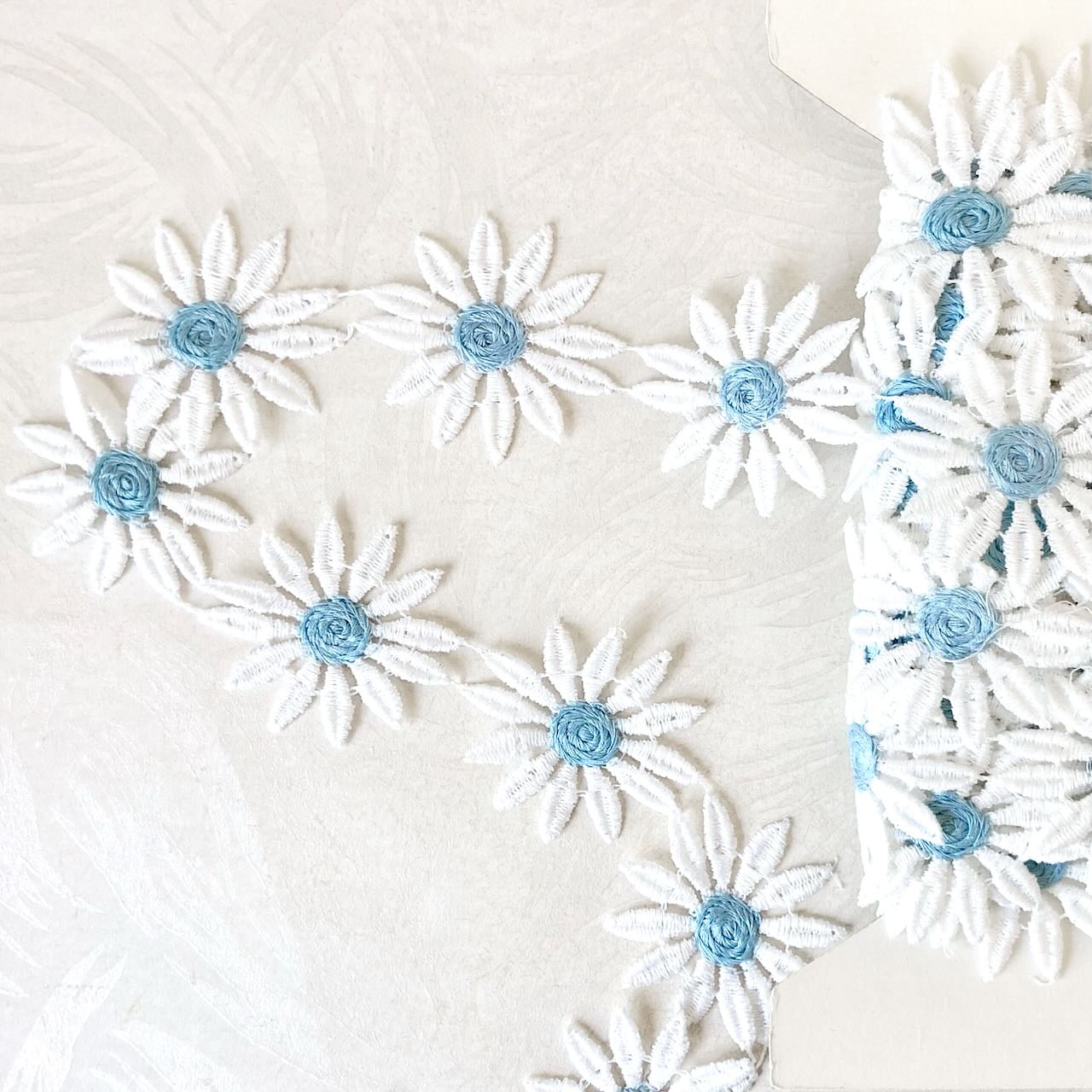 Daisy_Chain_Venice_Lace