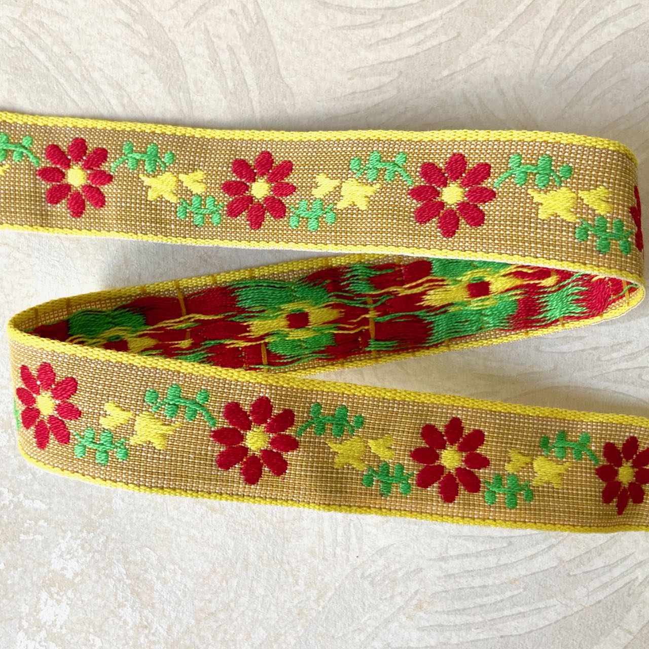 Daisy_Jacquard_Ribbon_Red_Yellow