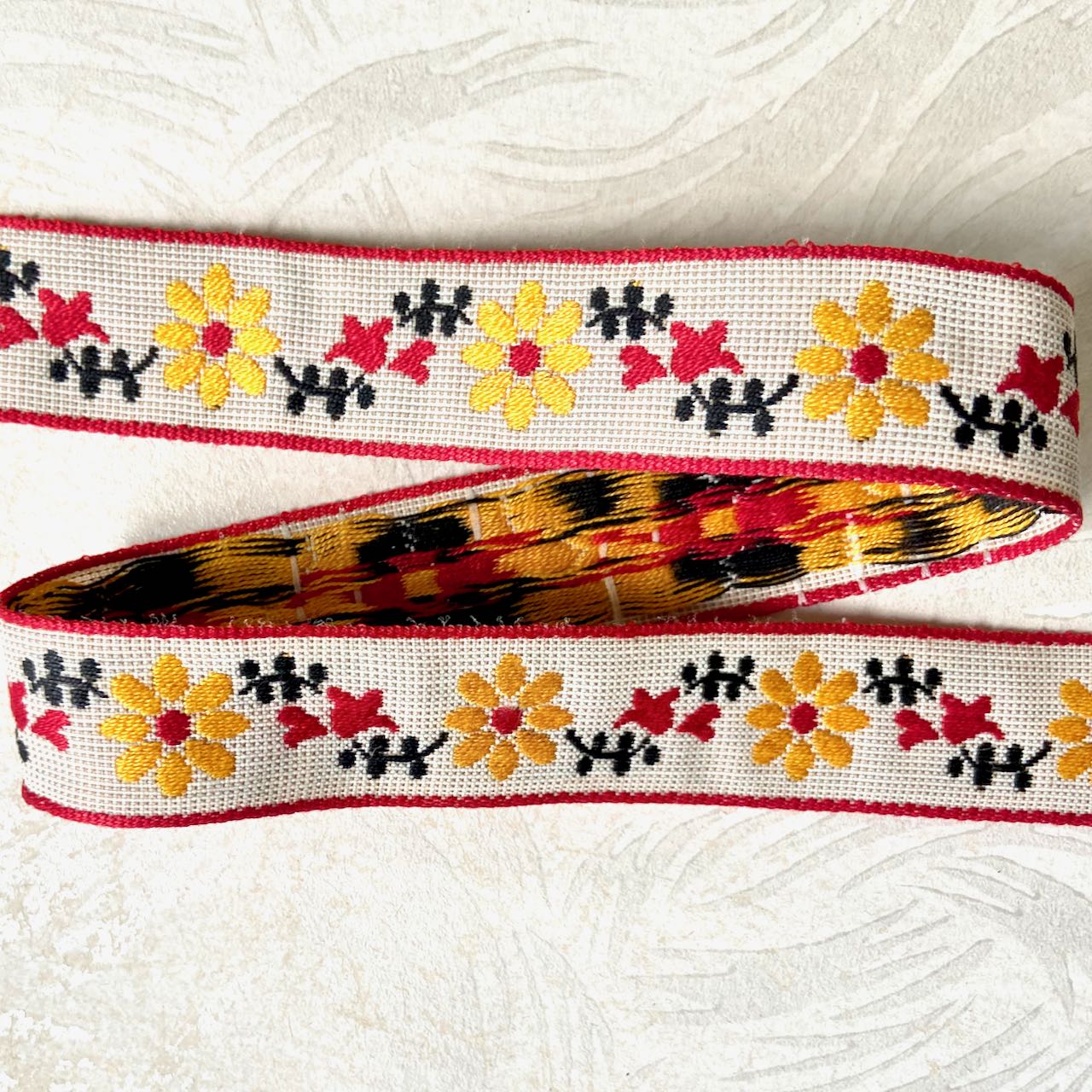 Daisy_Jacquard_Ribbon_Yellow_Red