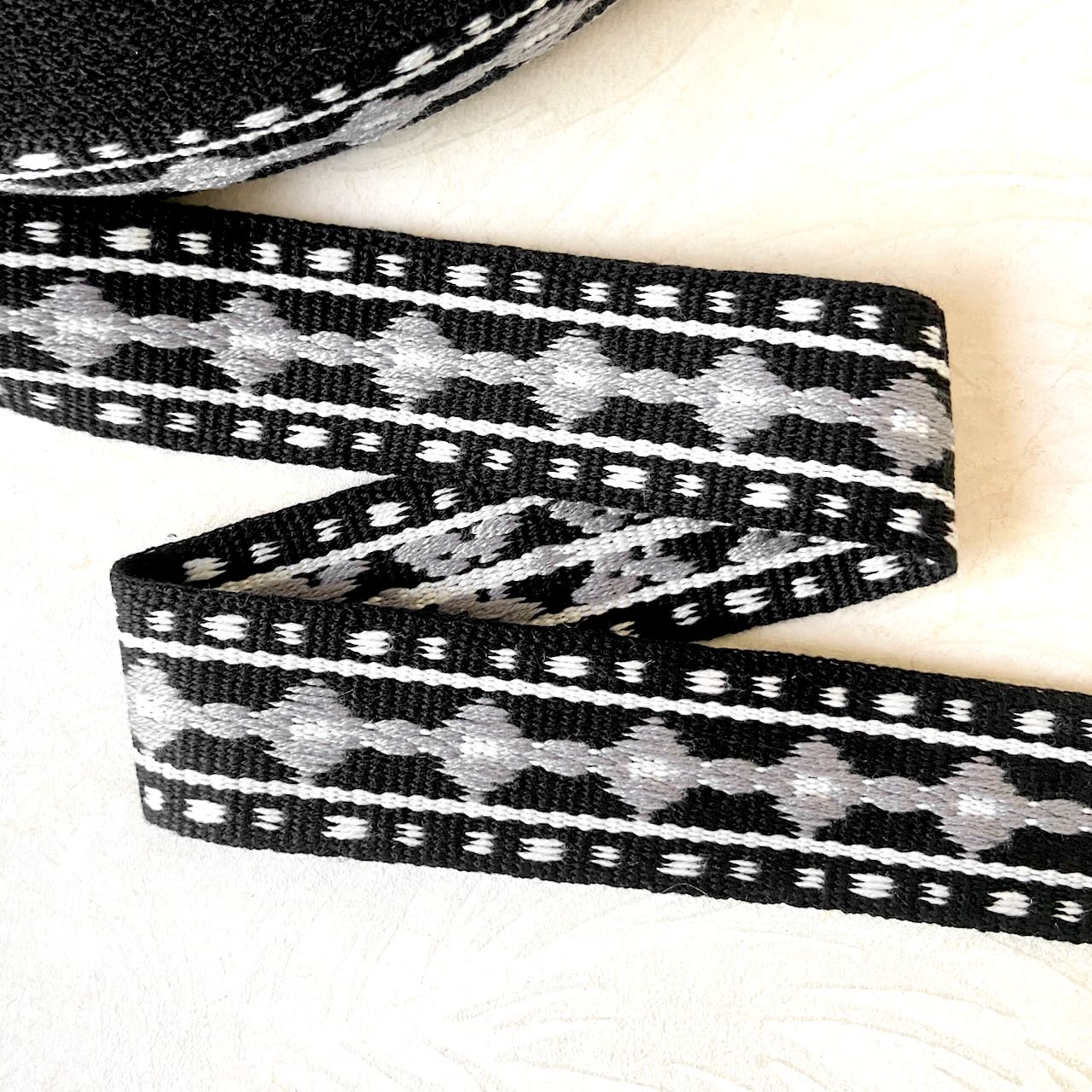 Diamond_Chain_Jacquard_Ribbon