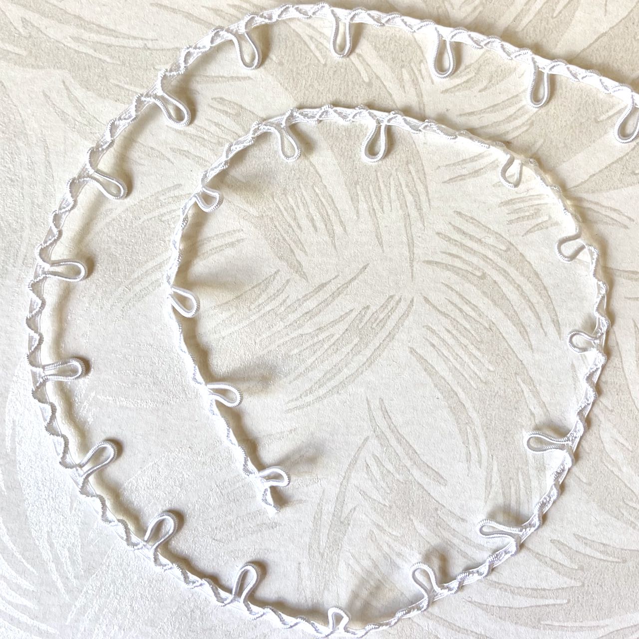 Elastic_Button_Loop_White