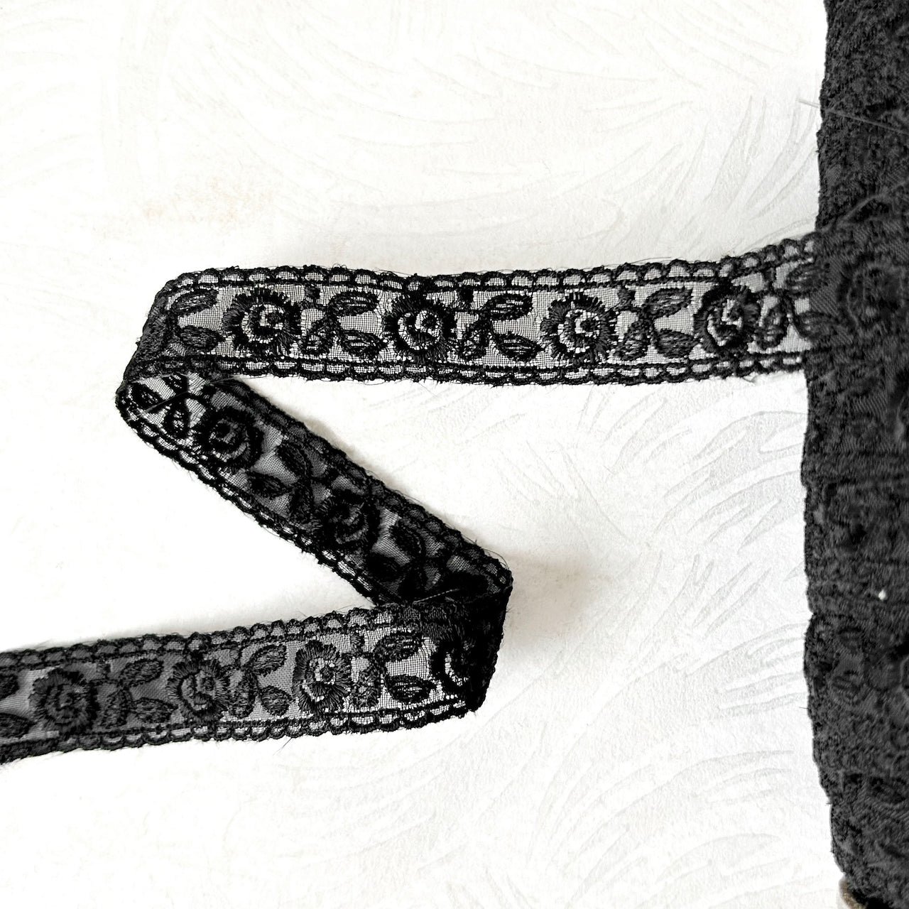 Embroidered_Flat_Lace