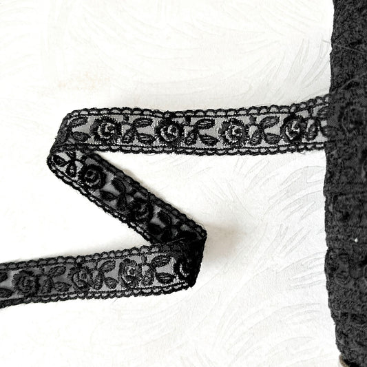 Embroidered_Flat_Lace