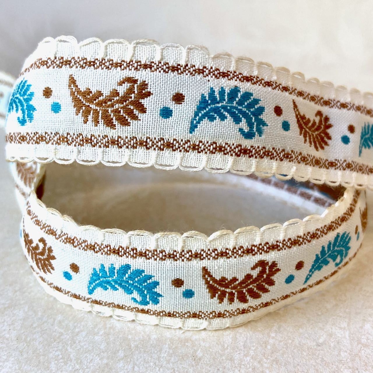Feather_Jacquard_Ribbon_Blue_Brown