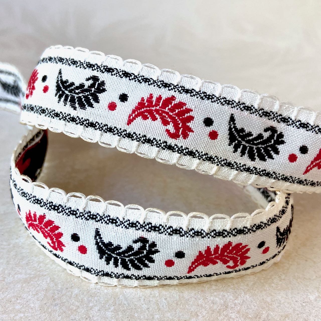 Feather_Jacquard_Ribbon_Red_Black