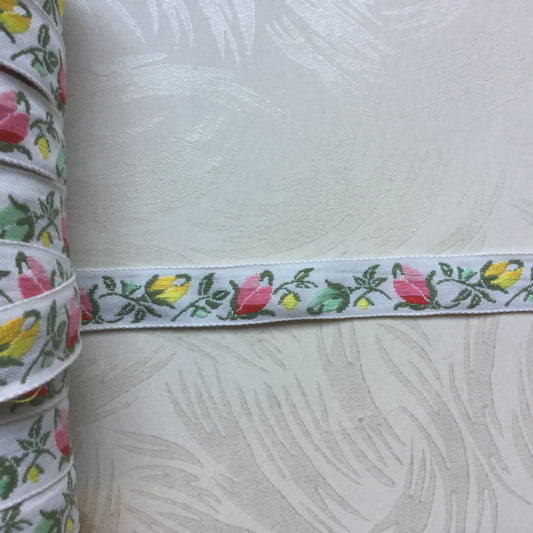 Floral_Rosebud_Jacquard_Pink_Yellow