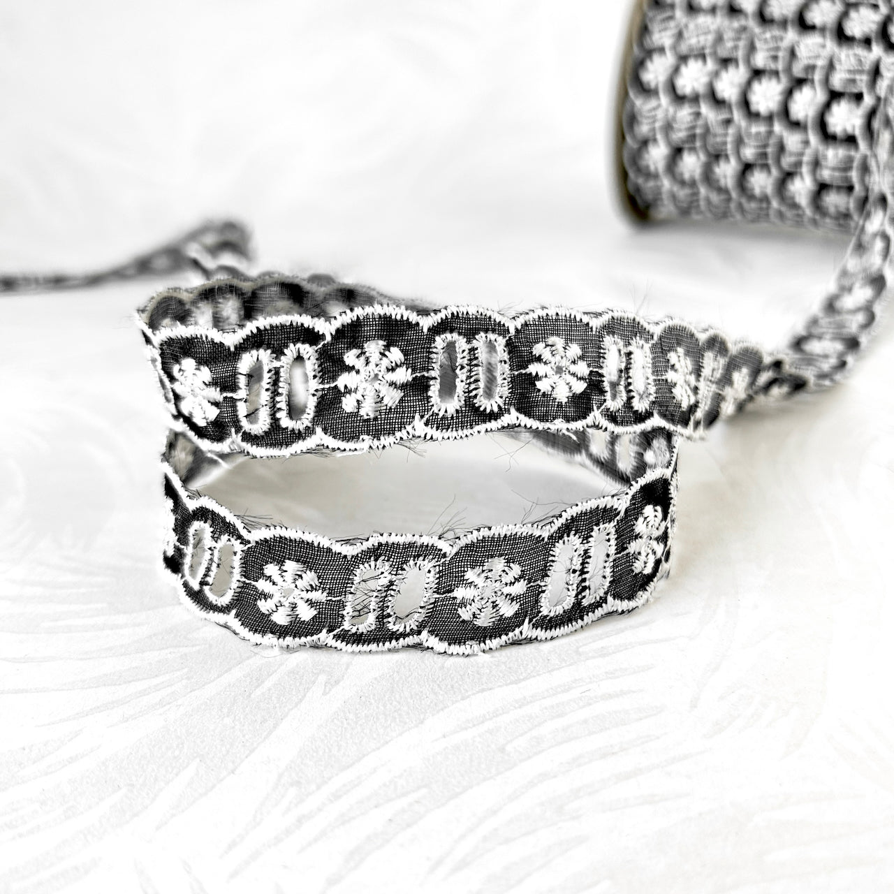 Floral_Entredeux_Eyelet_Lace