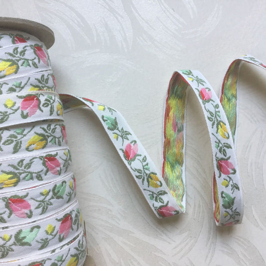 Floral_Rosebud_Jacquard_Pink_Yellow