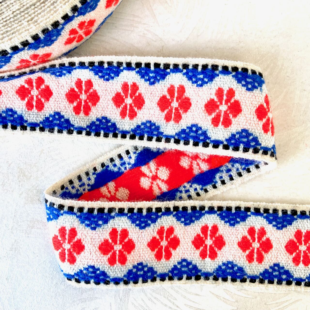 Floral_Sweater_Jacquard_Ribbon