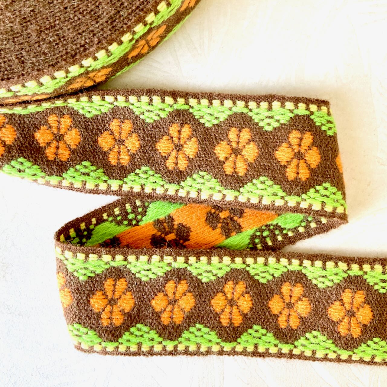 Floral_Sweater_Jacquard_Ribbon