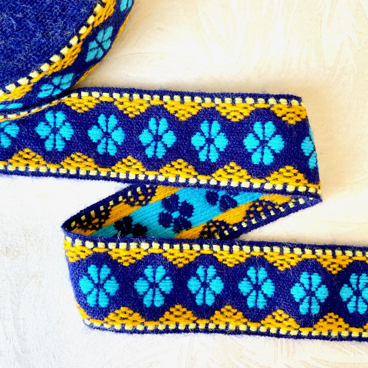 Floral_Sweater_Jacquard_Ribbon