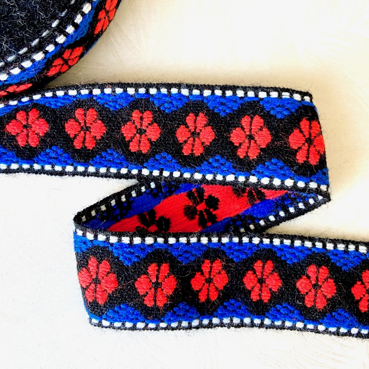 Floral_Sweater_Jacquard_Ribbon