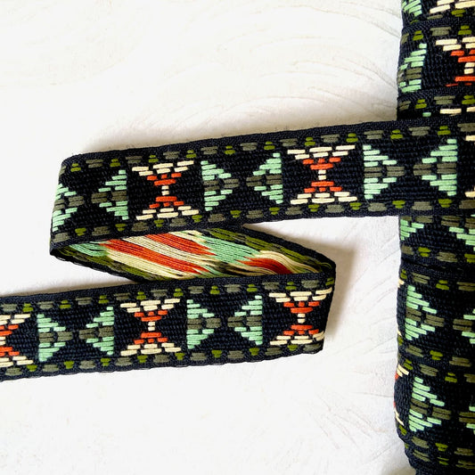 Geometric_Arrow_Jacquard_Ribbon