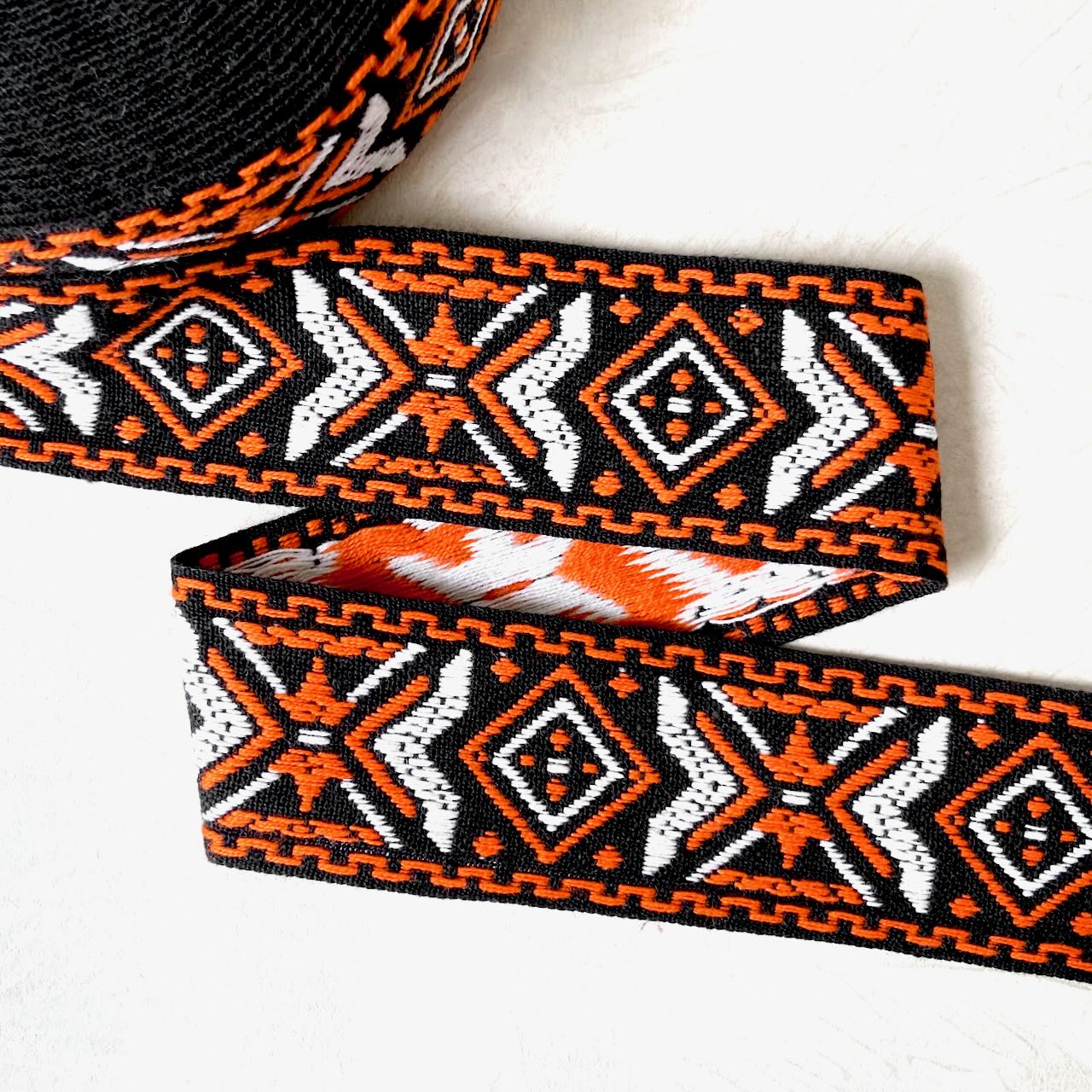 Geometric_Diamond_Jacquard_Ribbon