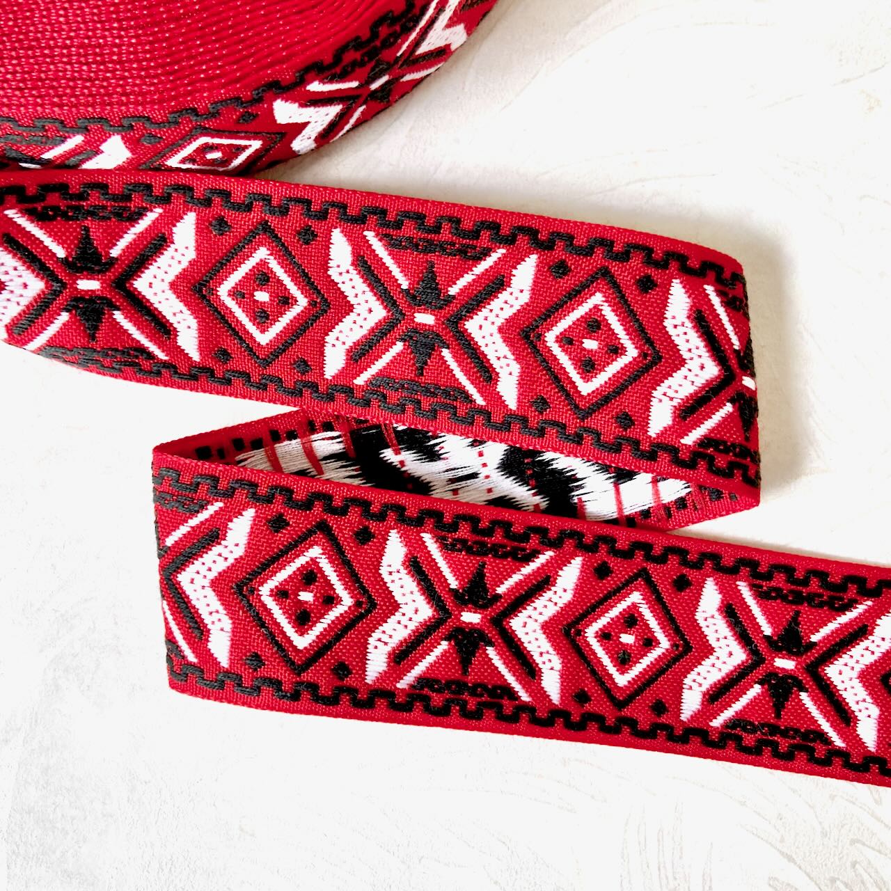 Geometric_Diamond_Jacquard_Ribbon