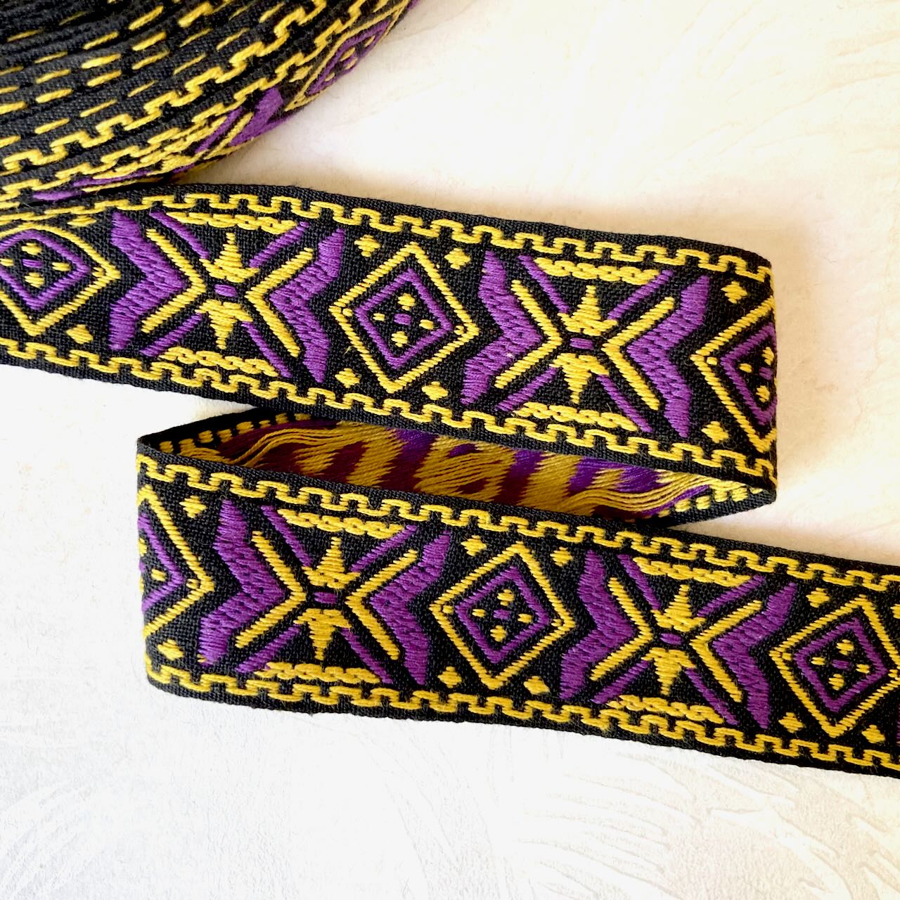 Geometric_Diamond_Jacquard_Ribbon