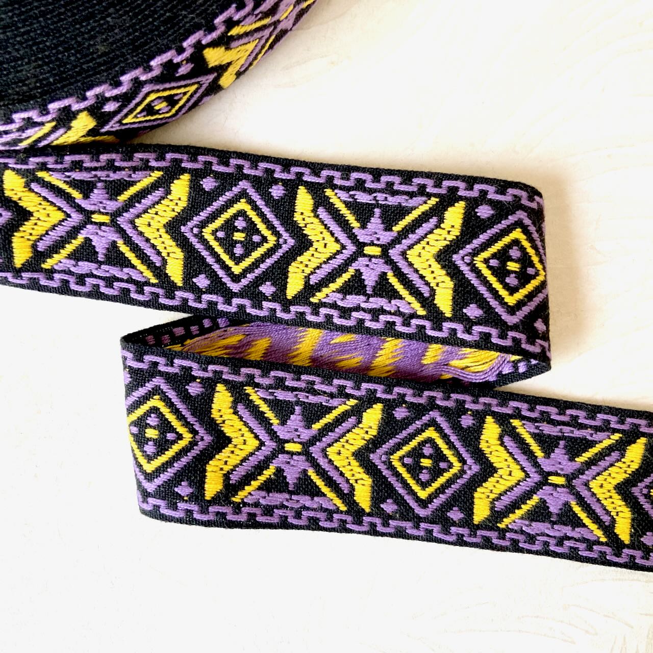 Geometric_Diamond_Jacquard_Ribbon
