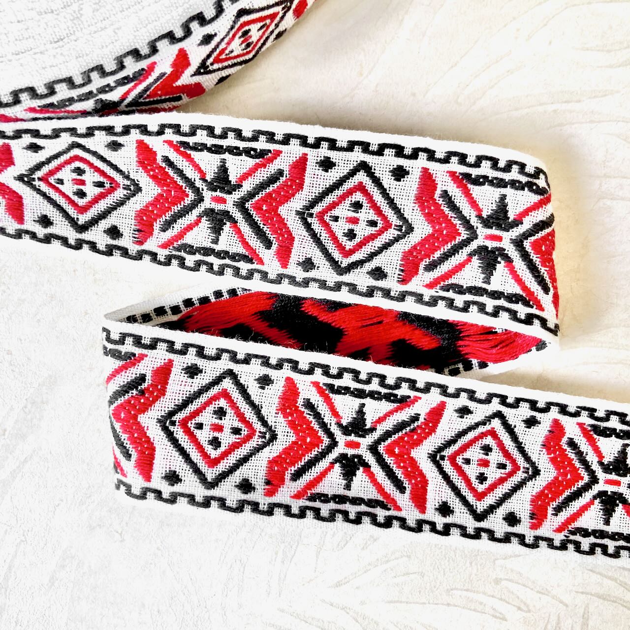 Geometric_Diamond_Jacquard_Ribbon