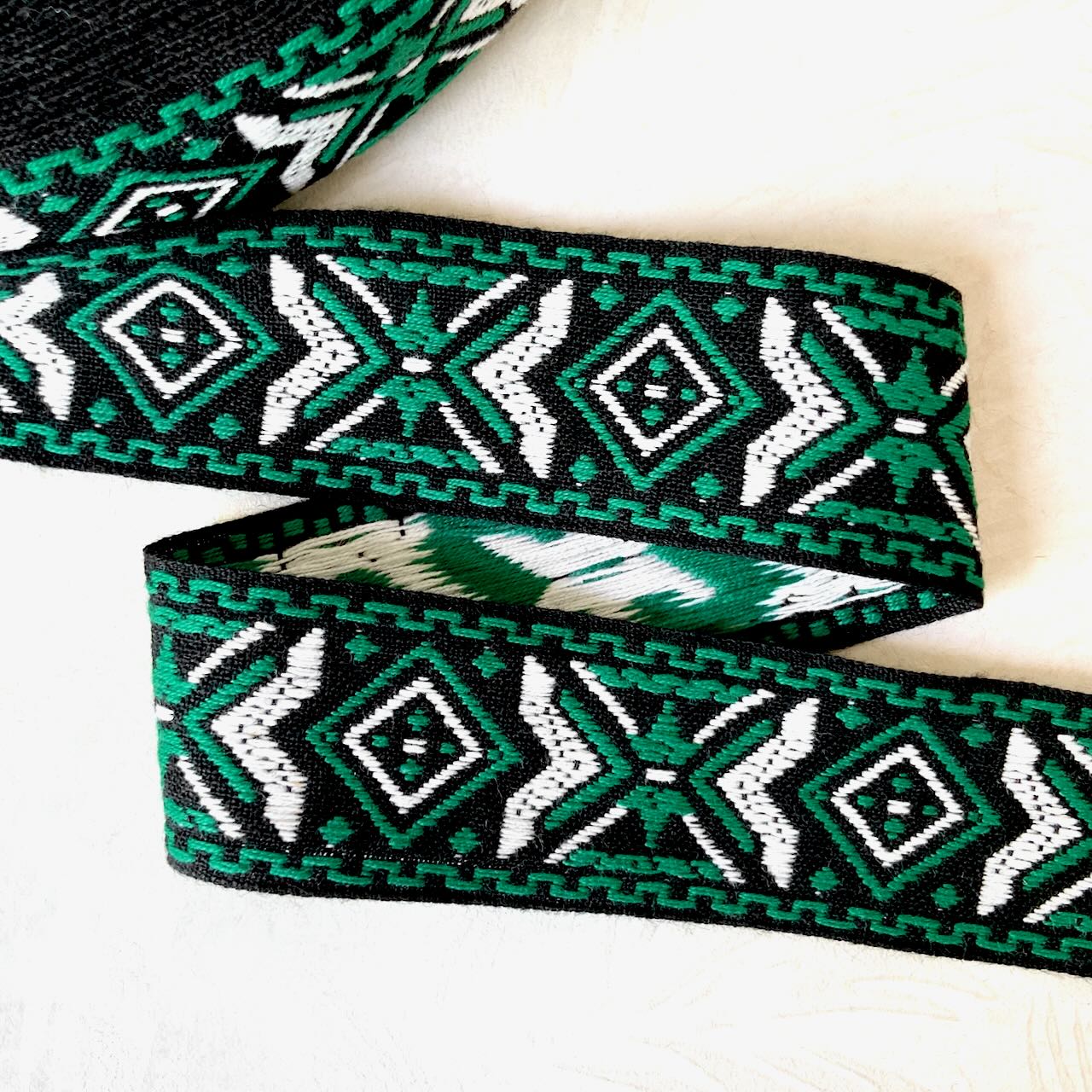 Geometric_Diamond_Jacquard_Ribbon