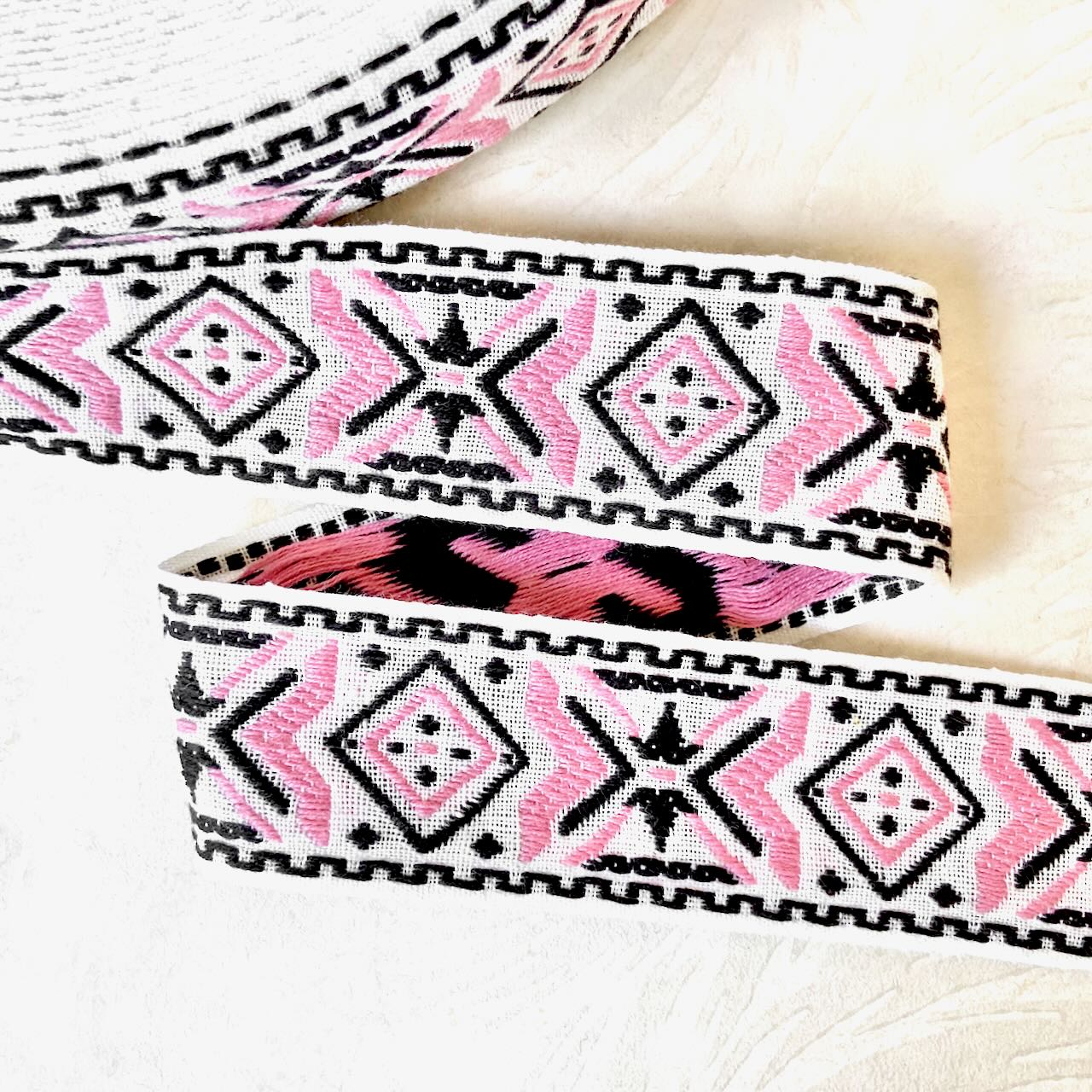 Geometric_Diamond_Jacquard_Ribbon