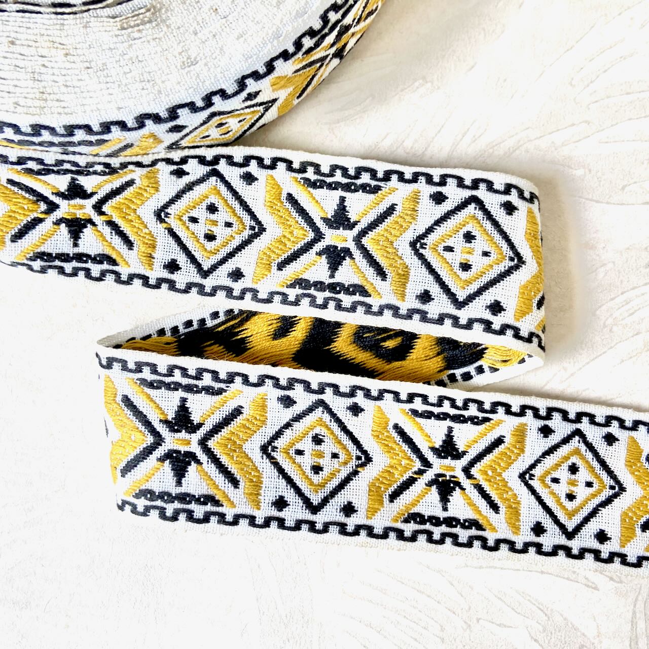 Geometric_Diamond_Jacquard_Ribbon