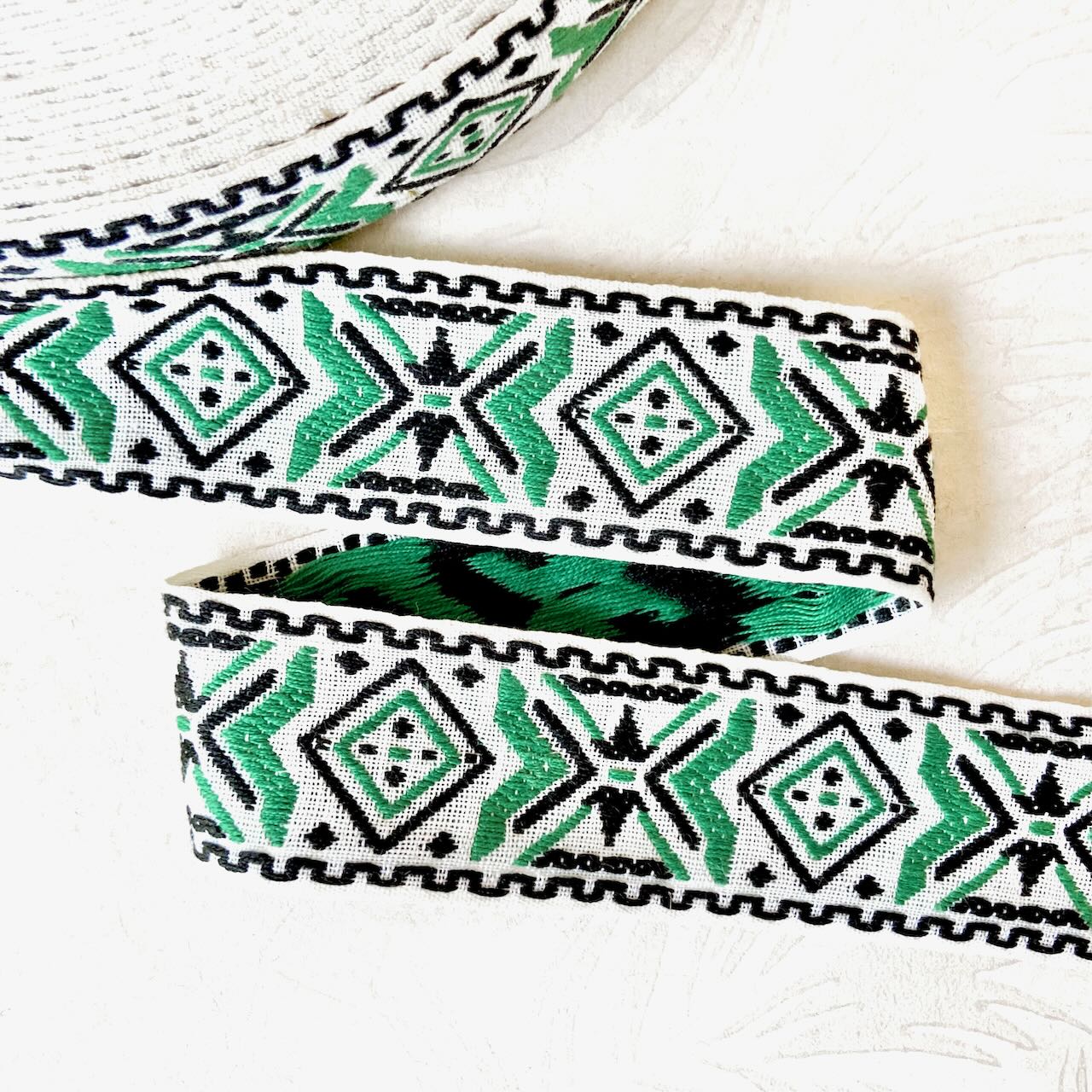 Geometric_Diamond_Jacquard_Ribbon