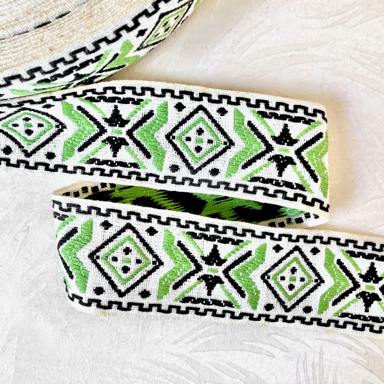 Geometric_Diamond_Jacquard_Ribbon