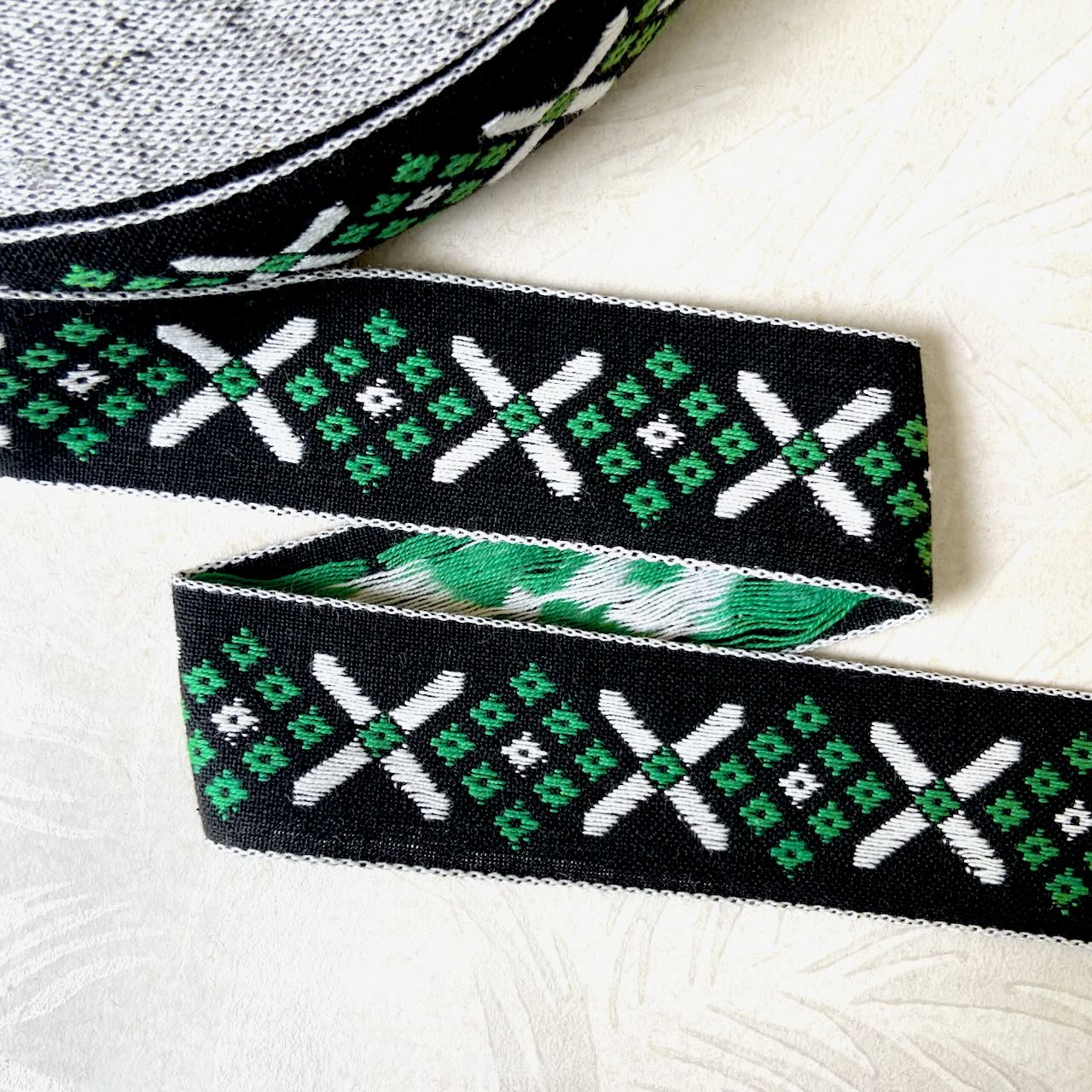 Geometric_Diamond_Jacquard_Ribbon