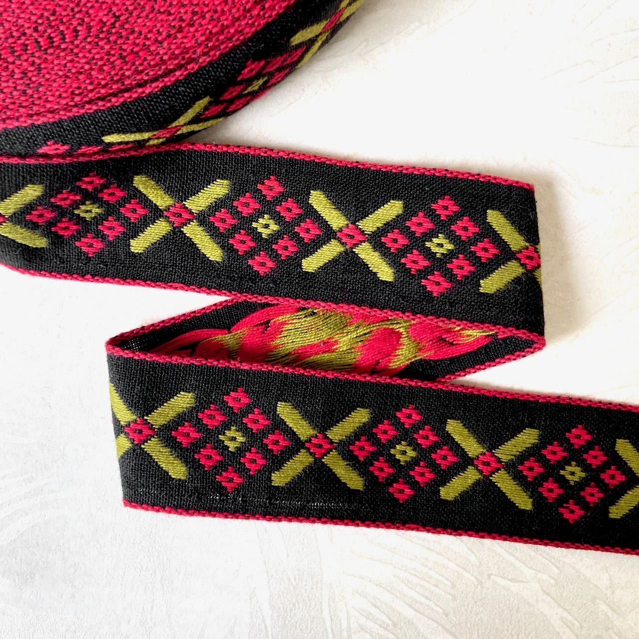 Geometric_Diamond_Jacquard_Ribbon