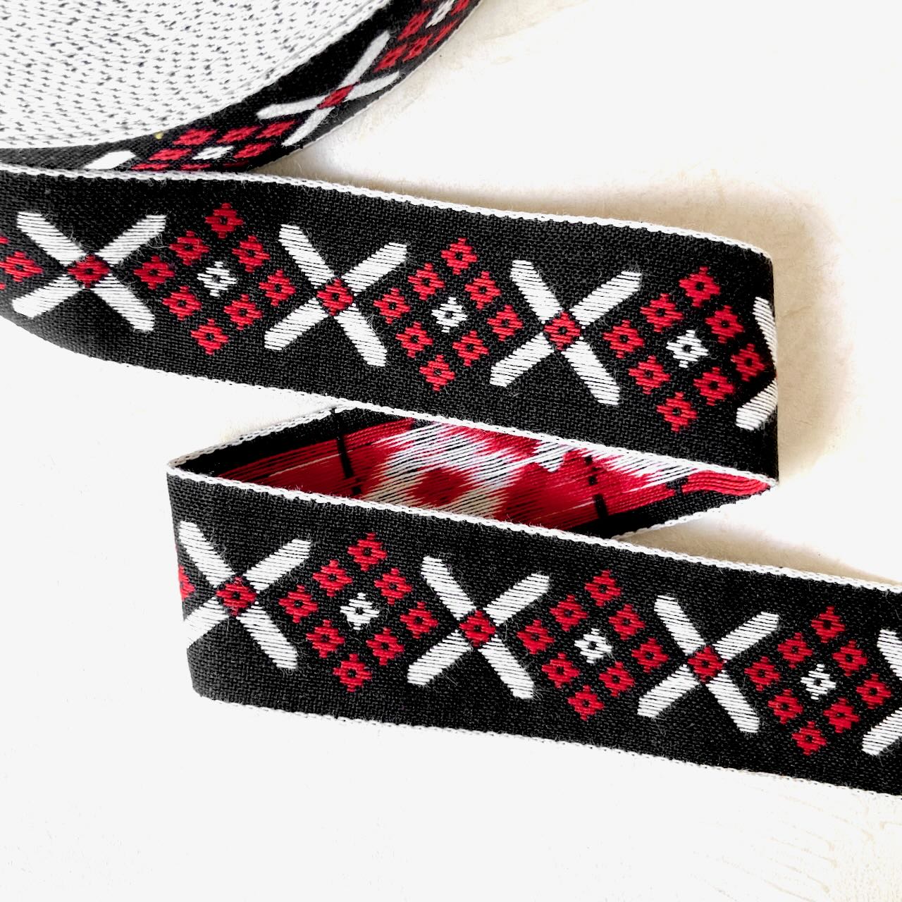 Geometric_Diamond_Jacquard_Ribbon